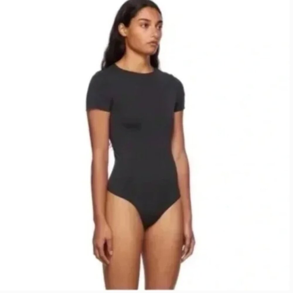 Skims Short Sleeve Seamless Essential Bodysuit‎ Onyx 4X/5X